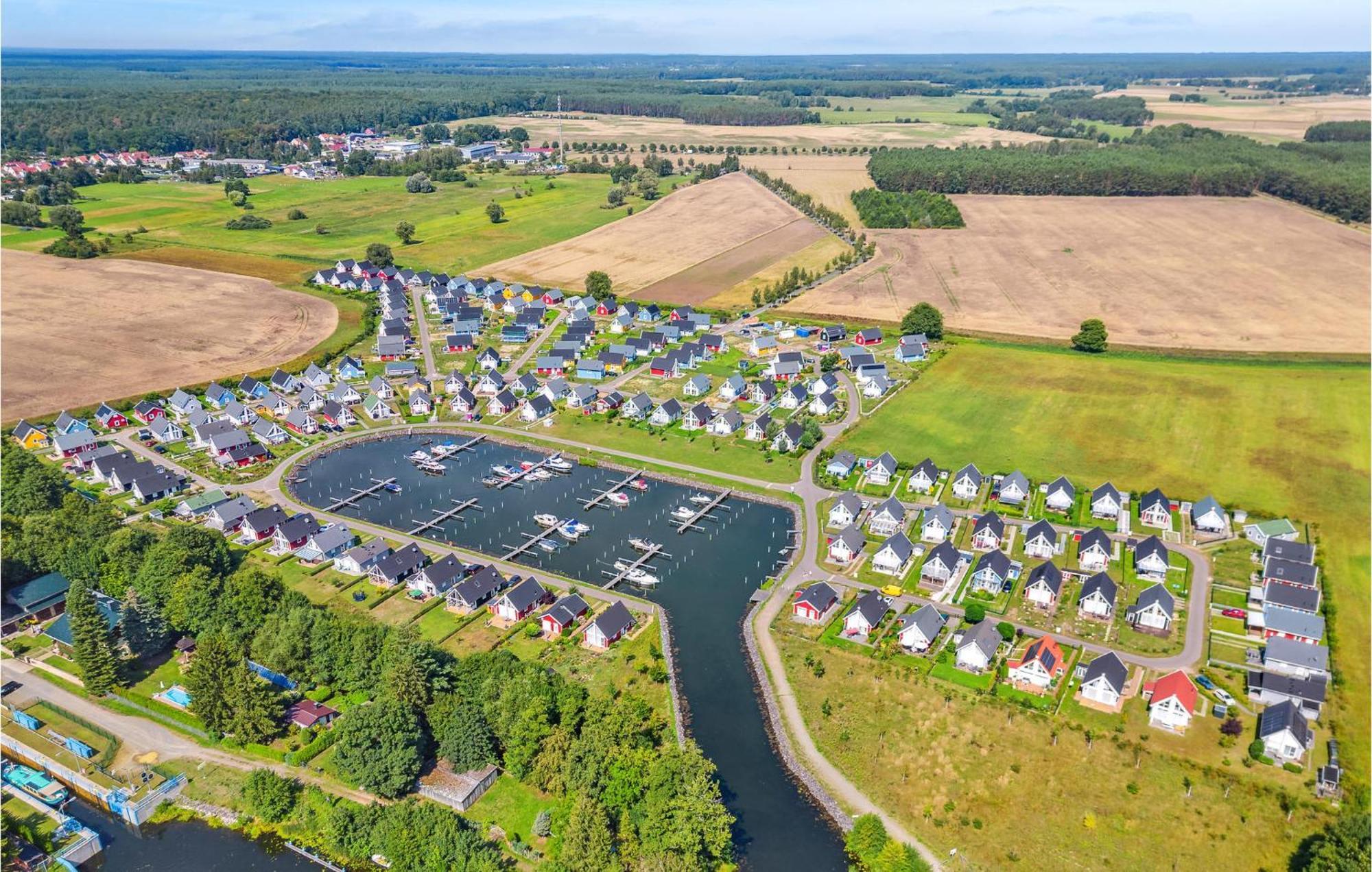 2 Bedroom Stunning Home In Zerpenschleuse エクステリア 写真